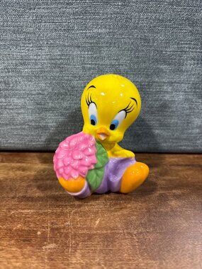 Tweety Bird Ceramic Salt Shaker Pink Flower 2000 WB Coll Vintage Figurine